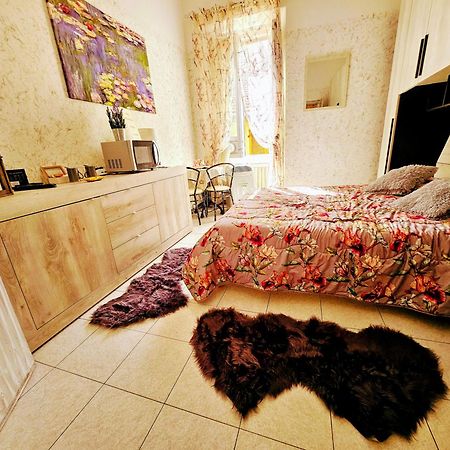 לינה וארוחת בוקר Albavilla Shabby Chic מראה חיצוני תמונה